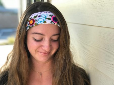 Headband with Embroidered Flowers Fashion